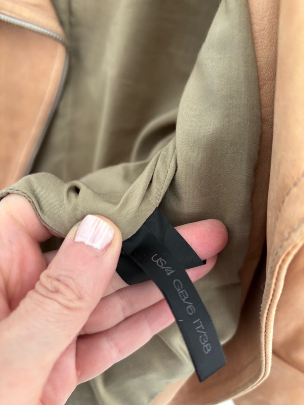 Donna Karan New York. Made in Italy. US4. 100% Lamb Short Sleeve Leather Jacket. - Picture 6 of 9